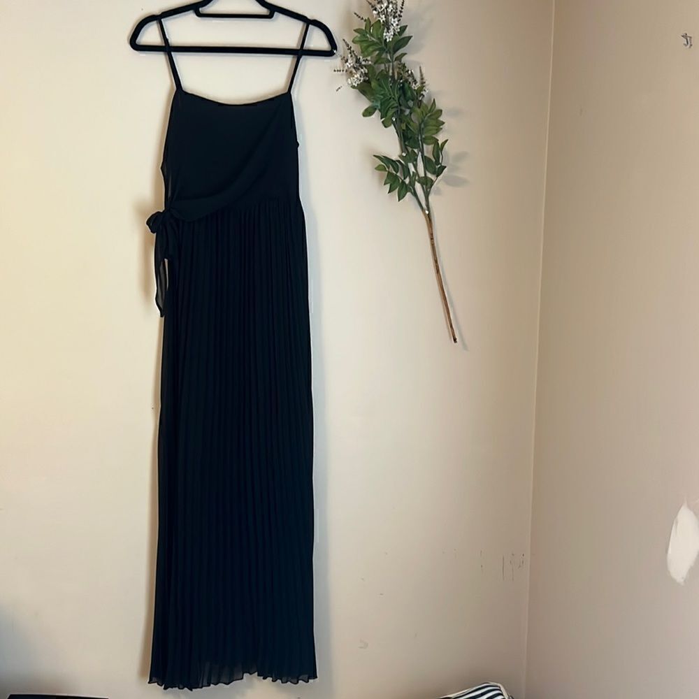 Black Pleated Maxi Dress Size: L